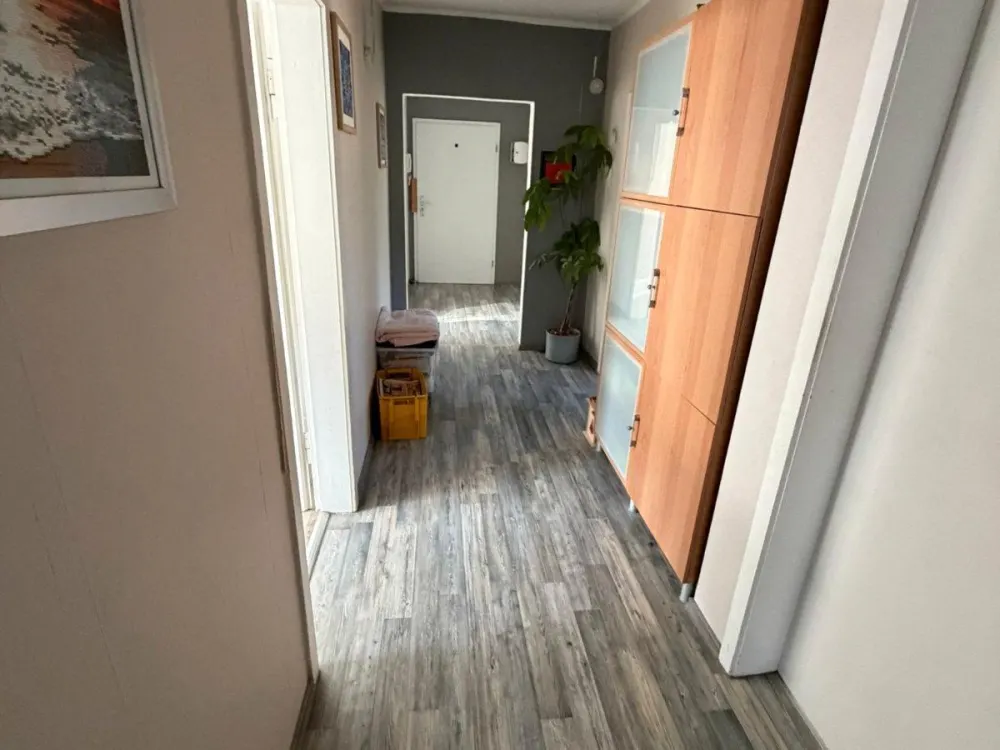 Großzügige 5 Zimmerwohnung im Zweifamilienhaus mit großem Balkon