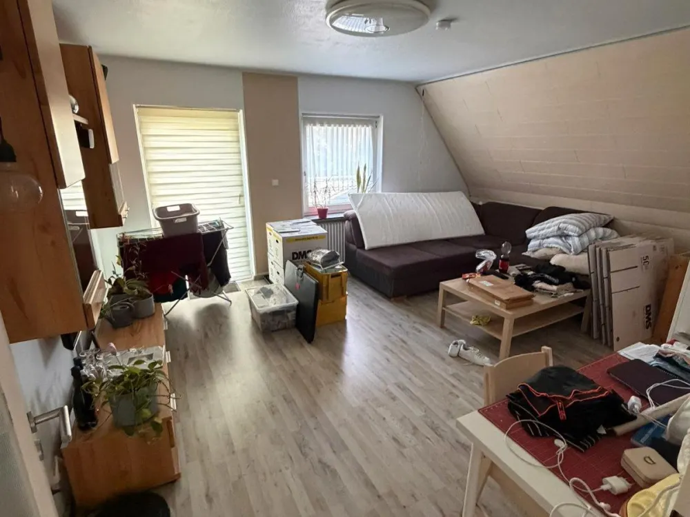 Großzügige 5 Zimmerwohnung im Zweifamilienhaus mit großem Balkon
