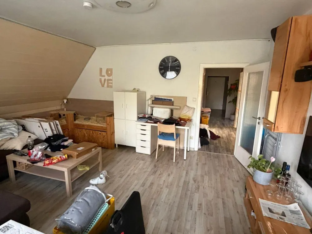 Großzügige 5 Zimmerwohnung im Zweifamilienhaus mit großem Balkon
