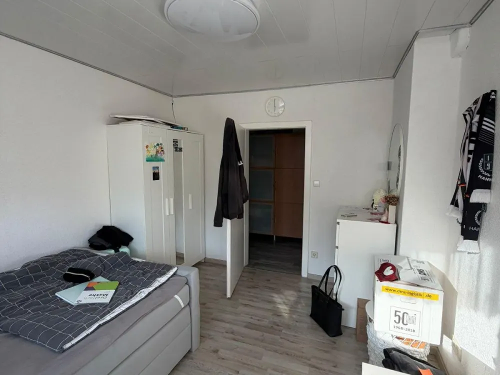 Großzügige 5 Zimmerwohnung im Zweifamilienhaus mit großem Balkon