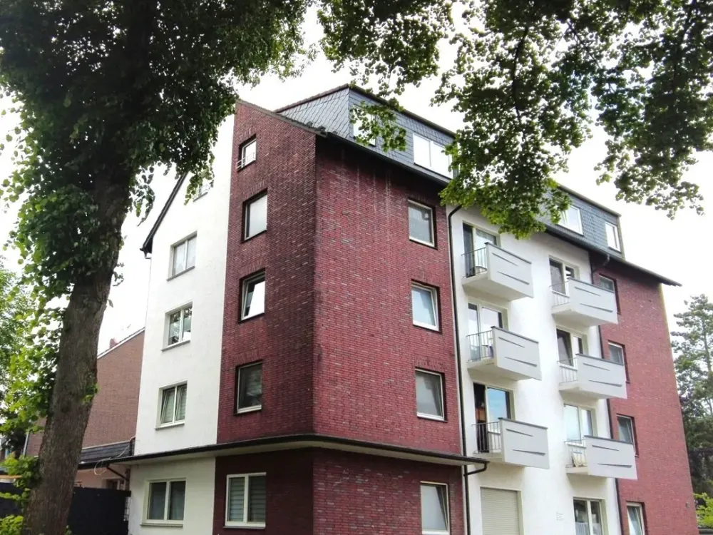 Dachgeschosswohnung in ruhiger Lage an der Haard. Inklusive Garage und Keller.
