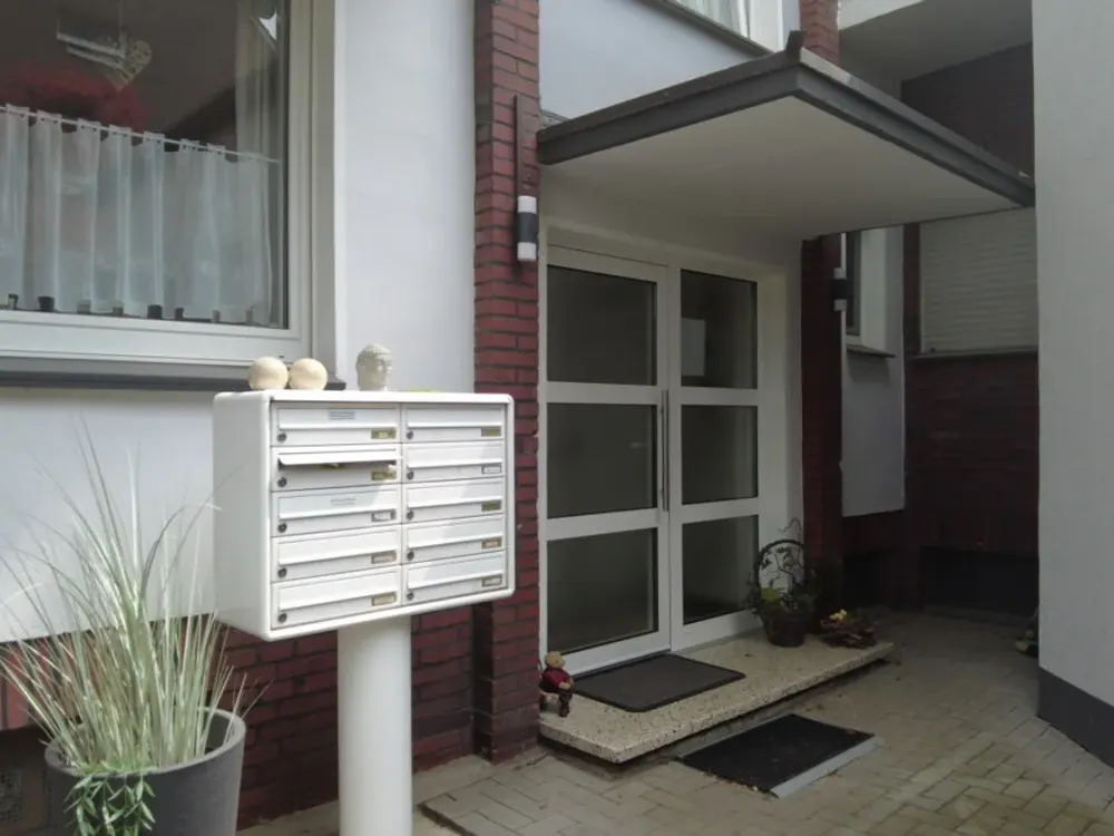 Dachgeschosswohnung in ruhiger Lage an der Haard. Inklusive Garage und Keller.