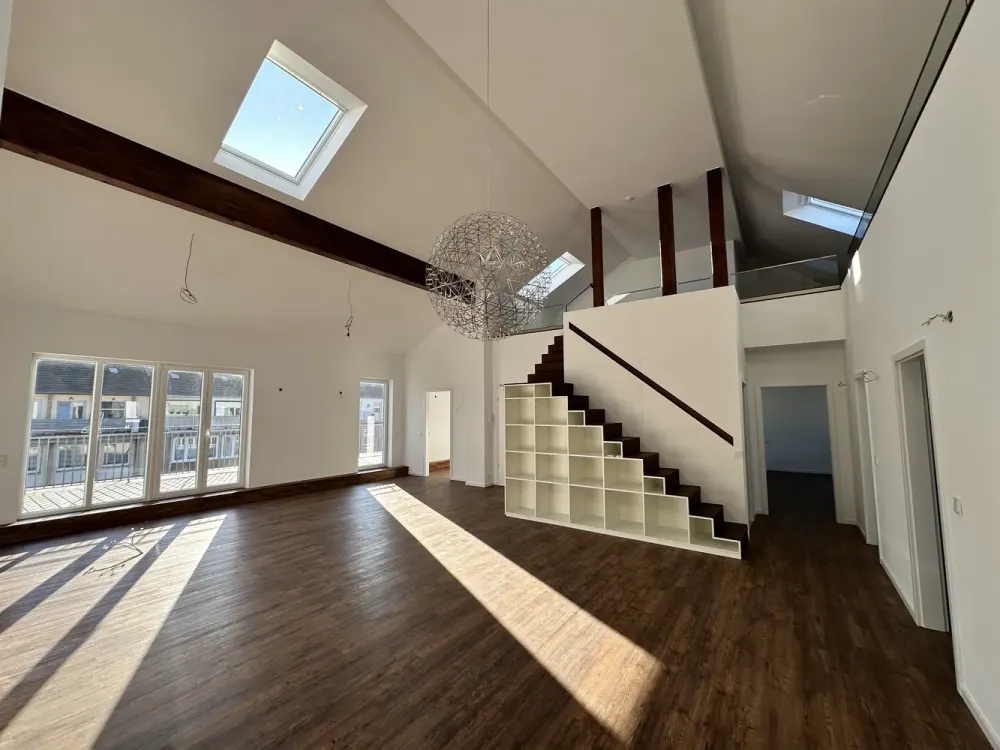 Ganz oben zu Hause, exklusives Penthouse mit urbanem Lebensgefühl - auch WG geeignet!