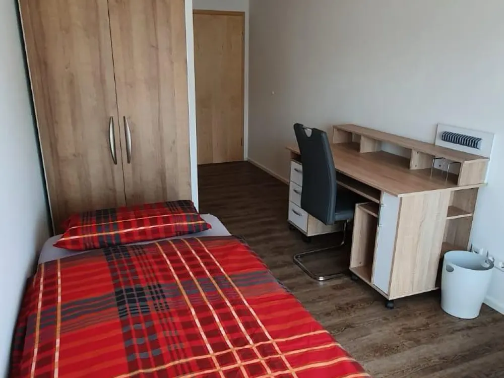 3 WG Zimmer warm keine NK, für Praktikanten Studenten u. Pendler