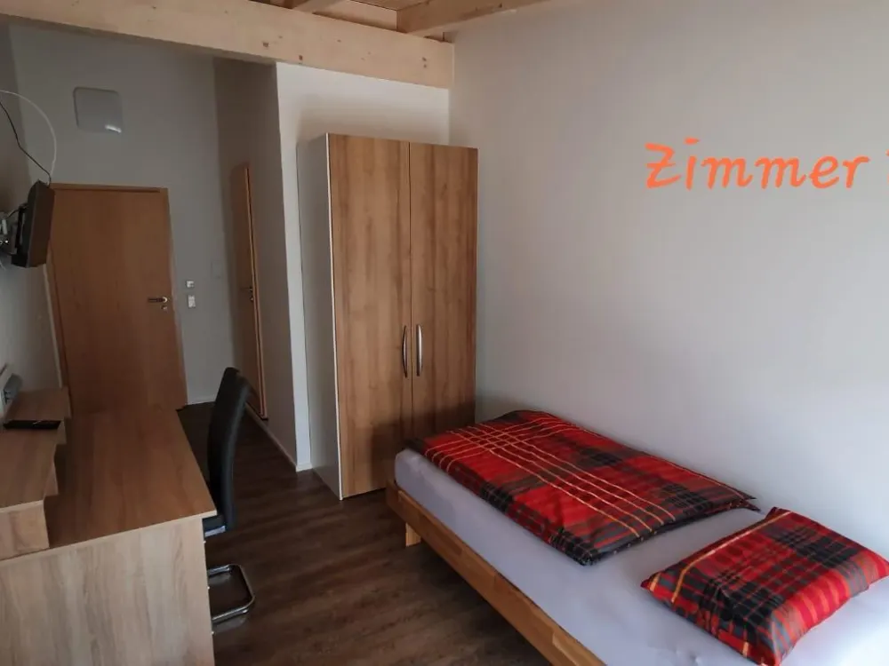 3 WG Zimmer warm keine NK, für Praktikanten Studenten u. Pendler