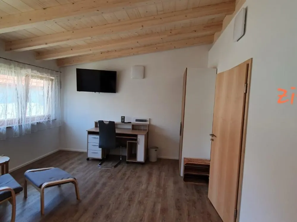 3 WG Zimmer warm keine NK, für Praktikanten Studenten u. Pendler