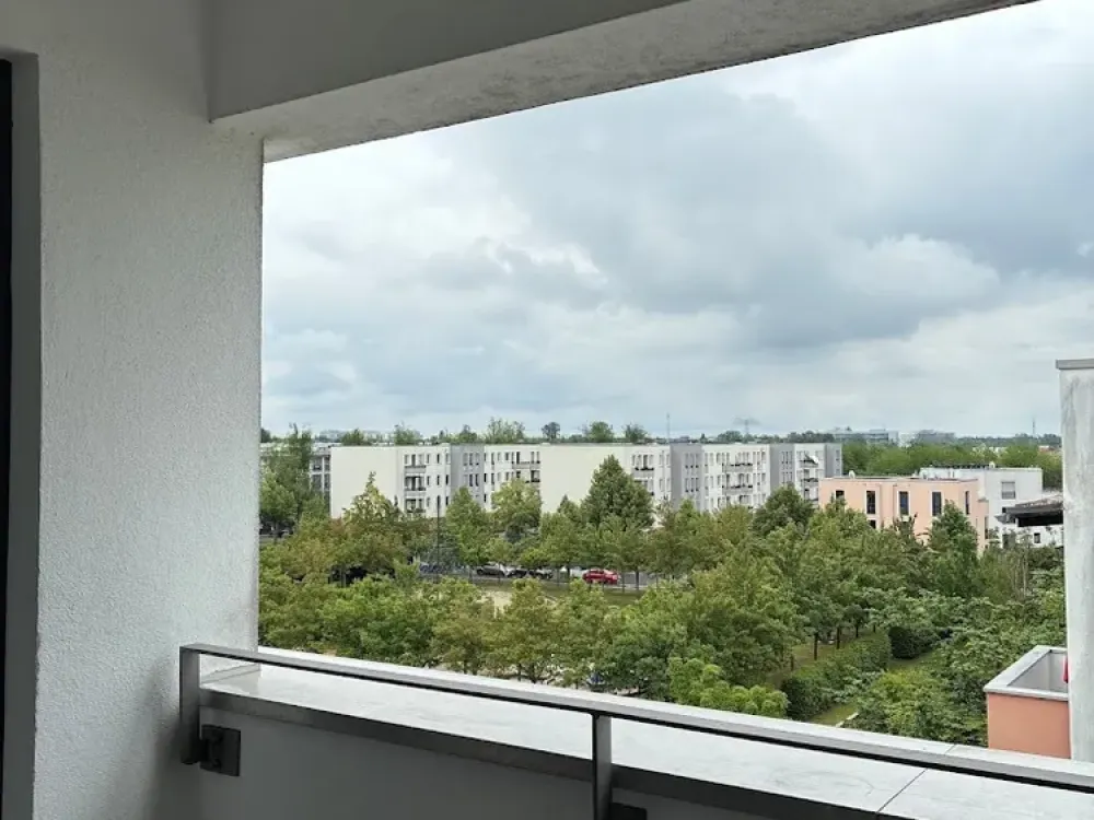 Großzügige 3 Zimmerwohnung in der Lieselotte-Berger-Str. 45, 4.OG, LI