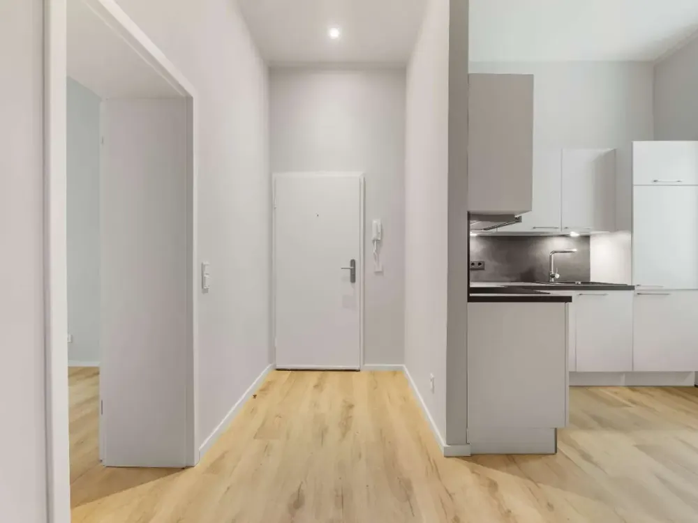 ERSTBEZUG: Kernsanierte Wohnung mit Einbauküche!