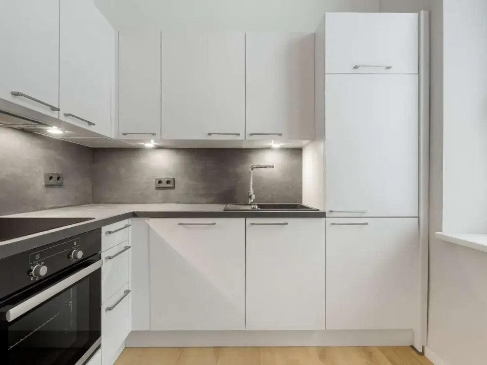 ERSTBEZUG: Kernsanierte Wohnung mit Einbauküche!