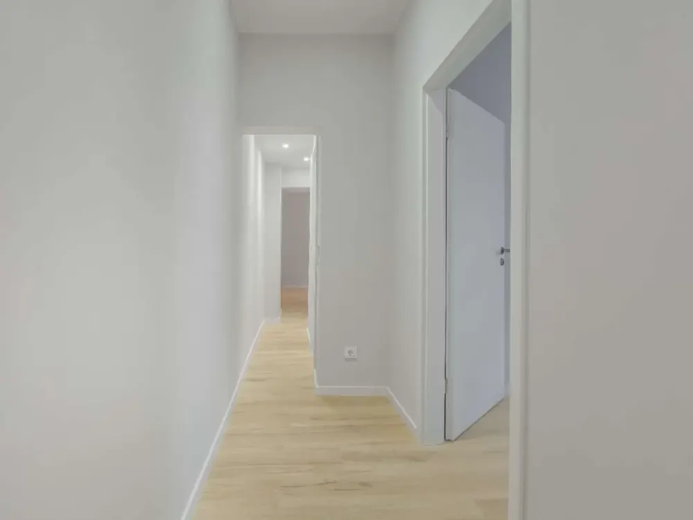 ERSTBEZUG: Kernsanierte Wohnung mit Einbauküche!