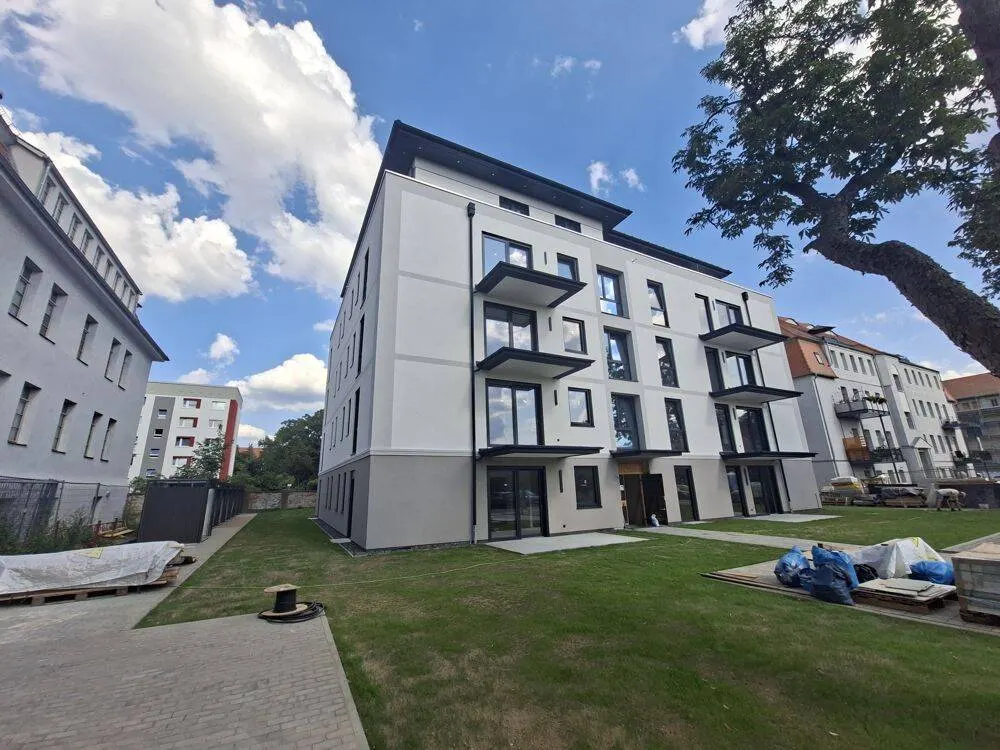Großzügige helle 3 RWG mit Balkon und Lift im 1. OG zu vermieten!