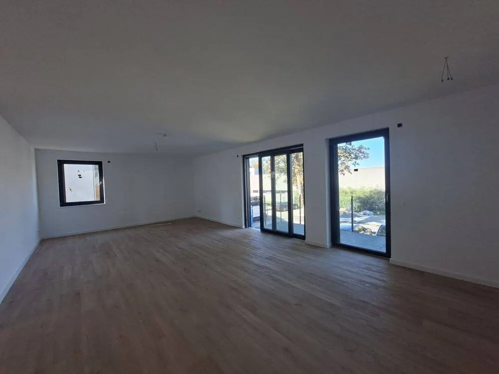 Großzügige helle 3 RWG mit Balkon und Lift im 1. OG zu vermieten!