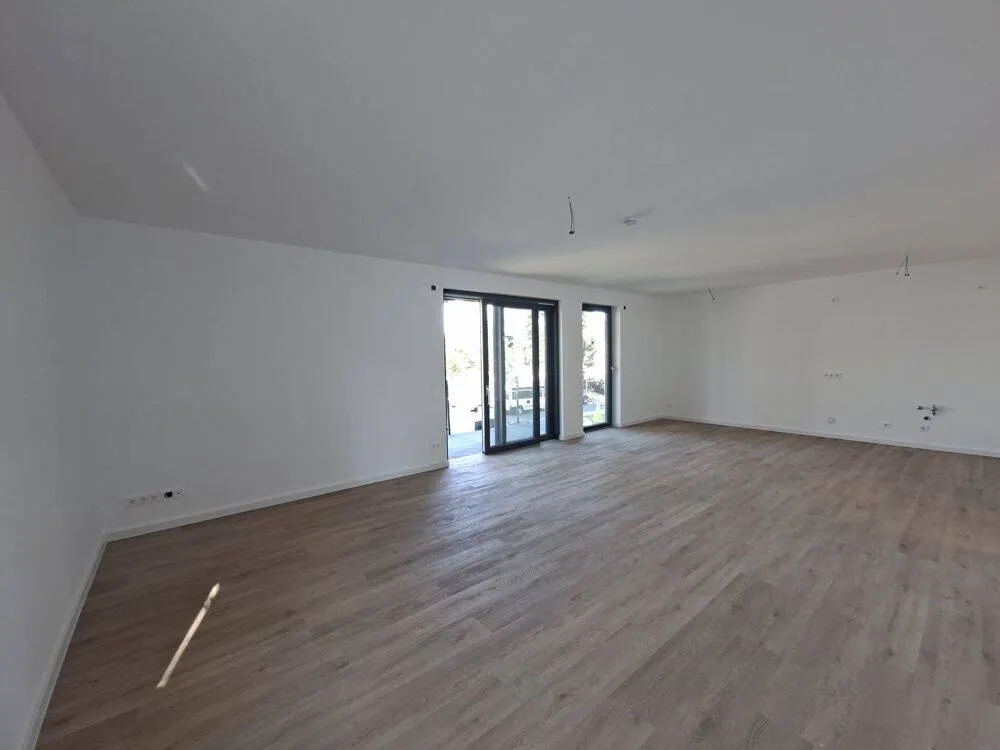 Großzügige helle 3 RWG mit Balkon und Lift im 1. OG zu vermieten!
