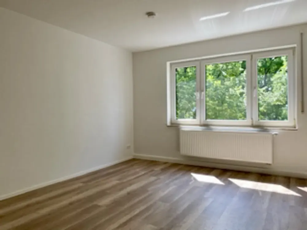 Helle 3-Zimmer-Wohnung mit Süd-Balkon und Blick ins Grüne, zentral in Stein