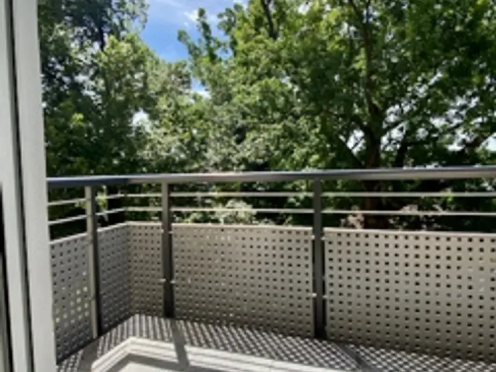 Helle 3-Zimmer-Wohnung mit Süd-Balkon und Blick ins Grüne, zentral in Stein