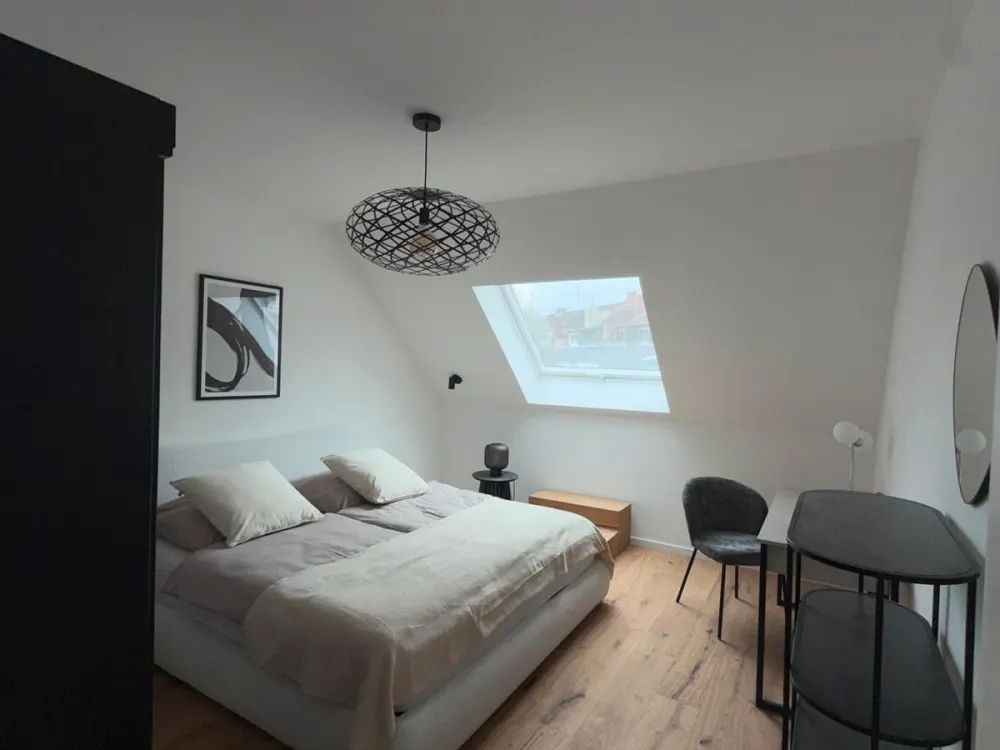 Hochwertig sanierte und möblierte 2-Zimmer-DG Wohnung in zentraler Lage mit hochwertiger Ausstattung