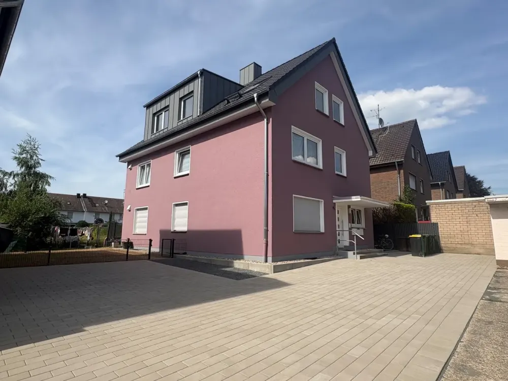 schöne, sanierte 4-Zimmer Wohnung (nur 2 Schlafzimmer) in Niederkassel *Erstbezug nach Sanierung*