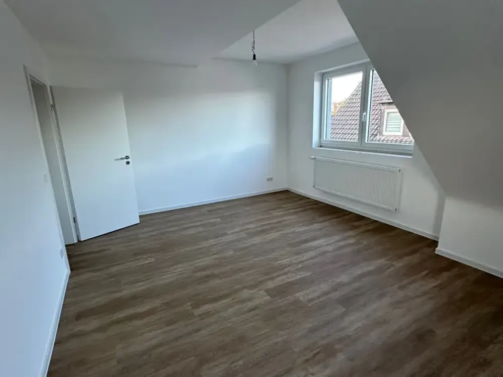 schöne, sanierte 4-Zimmer Wohnung (nur 2 Schlafzimmer) in Niederkassel *Erstbezug nach Sanierung*