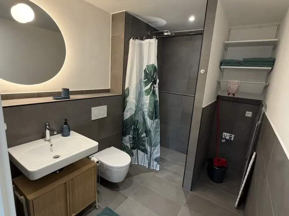 Modern Möbliertes 1-Zimmer-Appartment mit Balkon in Berlin-Lichtenberg