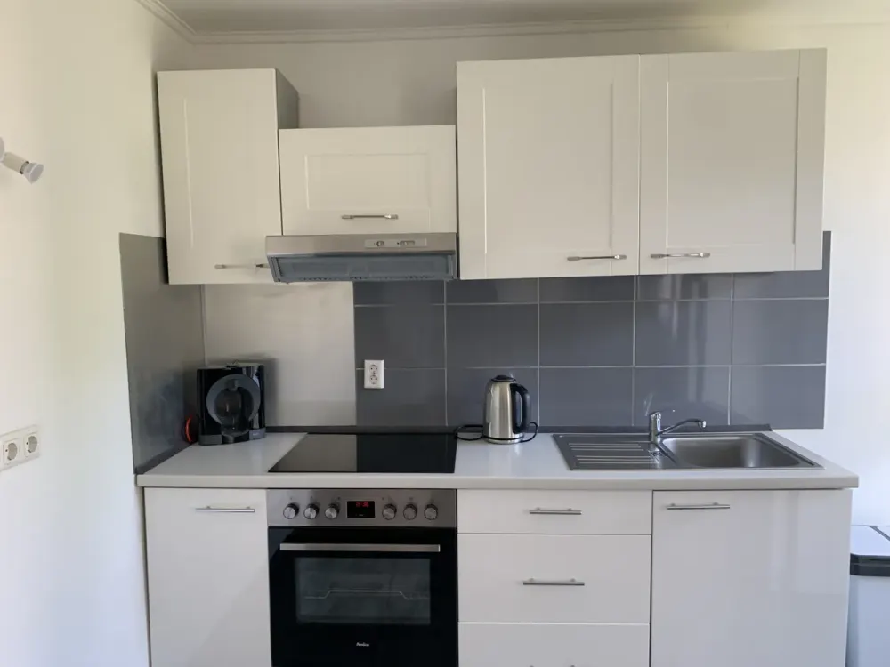 Für Studenten - renovierte, volleingerichtete Wohnung ++Balkon++Parkplatz++Zentrum