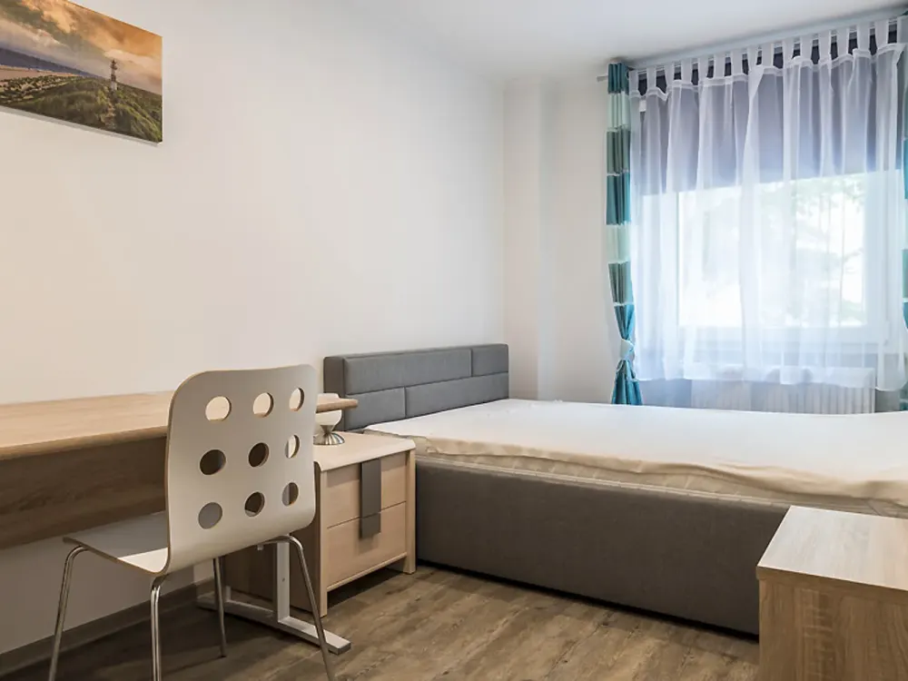 Für Studenten - renovierte, volleingerichtete Wohnung ++Balkon++Parkplatz++Zentrum