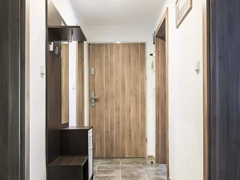 Für Studenten - renovierte, volleingerichtete Wohnung ++Balkon++Parkplatz++Zentrum