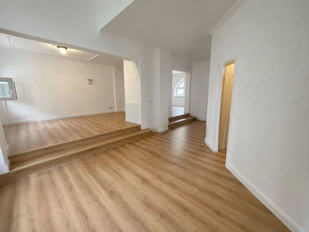 15 Minuten zum HBF-Köln, einzigartige Maisonettwohnung mit Dachterrasse und Wintergarten