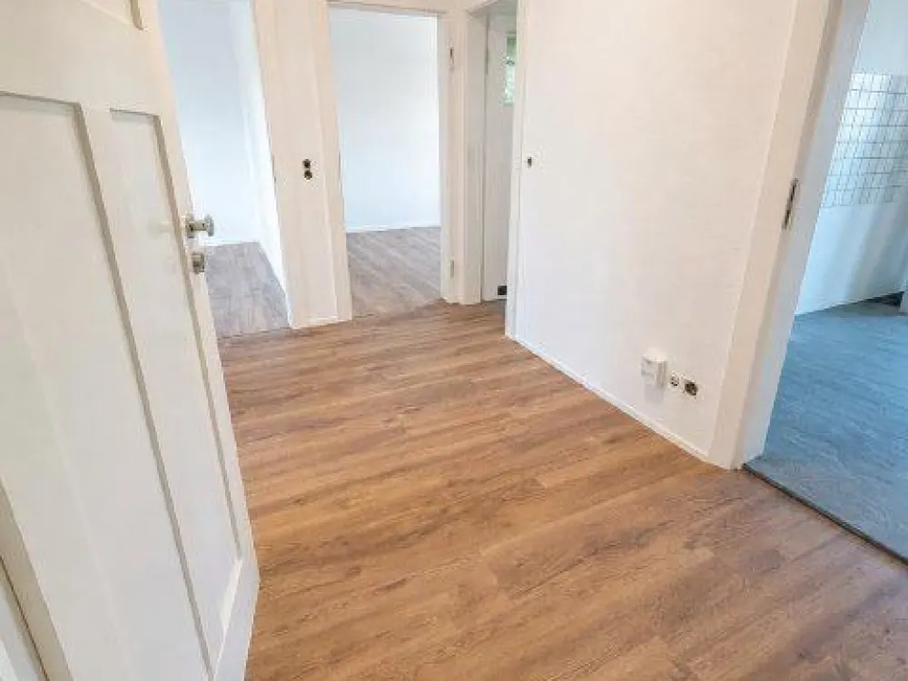 Frisch sanierte 3-R-W mit Loggia - NEUER TERMIN SONNTAG 17-18 UHR