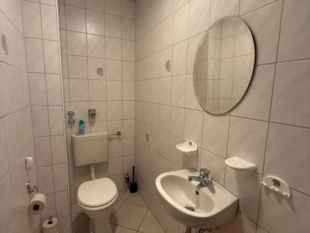 Helle 3-Zimmer-Wohnung mit Balkon & Garage in Erlangen (möbliert, sofort frei)