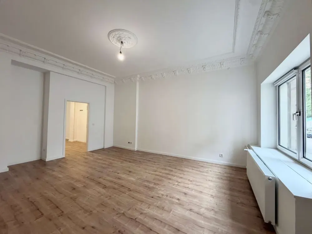 Frisch sanierte 2-Zimmer-Wohnung im EG; zentral in Moabit - inkl. Einbauküche!