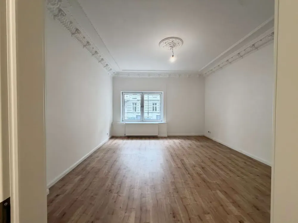 Frisch sanierte 2-Zimmer-Wohnung im EG; zentral in Moabit - inkl. Einbauküche!