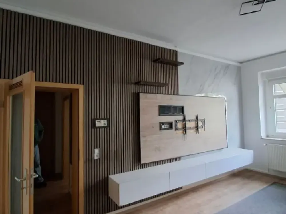 Zentrale Erdgeschosswohnung mit großem Balkon!