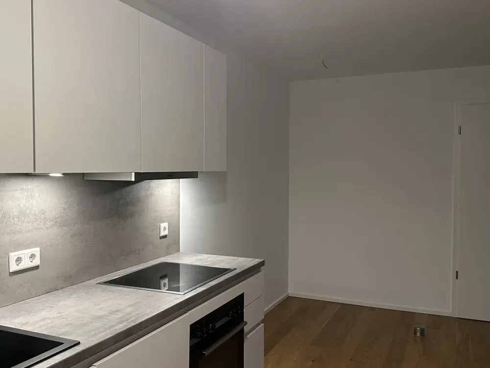 Nachmieter gesucht, schöne 2-Zimmer-Wohnung mit Balkon, Einbauküche & Garagenstellplatz