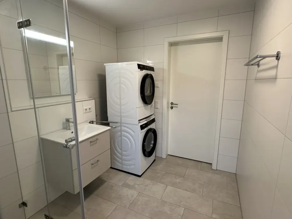 Nachmieter gesucht, schöne 2-Zimmer-Wohnung mit Balkon, Einbauküche & Garagenstellplatz