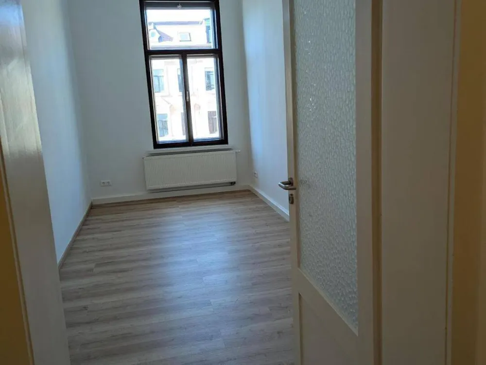 Erstbezug nach Sanierung I großzügige 4-Raum-Wohnung mit Einbauküche in der Südvorstadt
