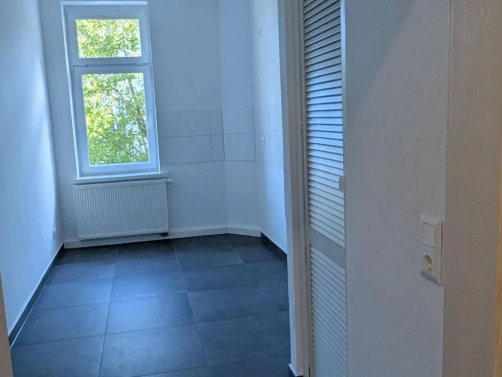 Erstbezug nach Sanierung I großzügige 4-Raum-Wohnung mit Einbauküche in der Südvorstadt