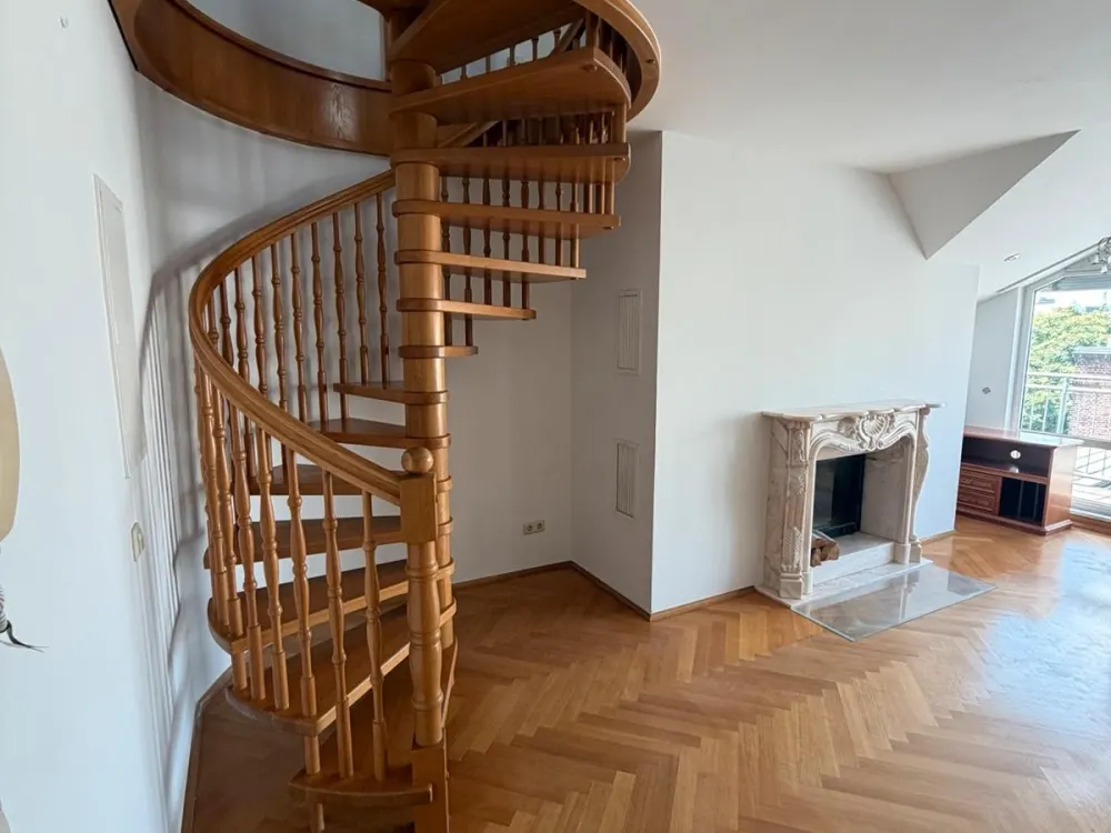 Helle Maisonette Wohnung im Herzen von Leipzig mit Sauna und EBK