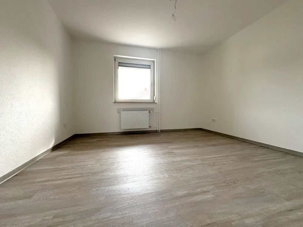 Bezugsfertige 3-Zimmer Wohnung in bald frisch modernisiertem Gebäude!