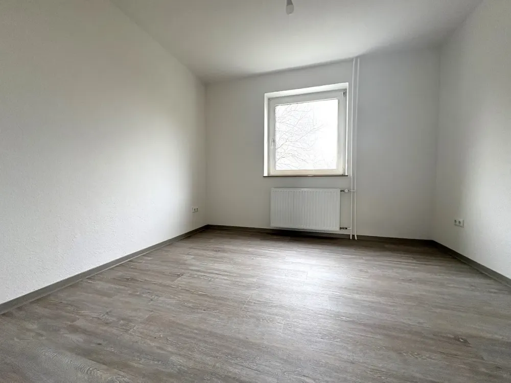 Bezugsfertige 3-Zimmer Wohnung in bald frisch modernisiertem Gebäude!