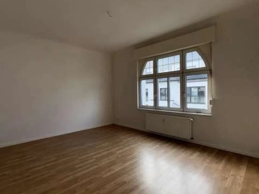 2 Zimmer Altbauwohnung mit hohen Decken in Krefeld