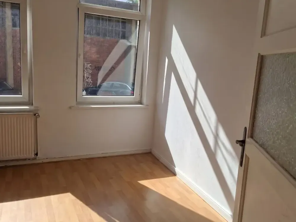 Erdgeschoss-3-Zimmer-Wohnung mit 80 m² und Einbauküche in Hannover-City