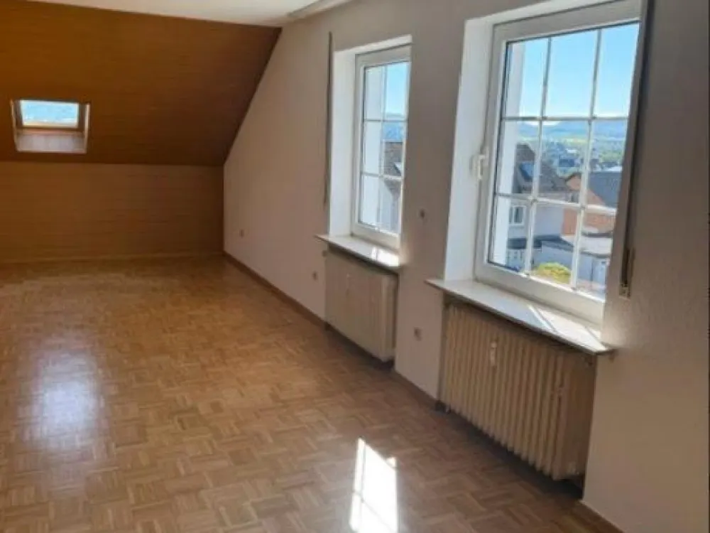 Helle 3-Zimmer-Dachgeschosswohnung in Vellmar, ruhige Lage & schöne Aussicht