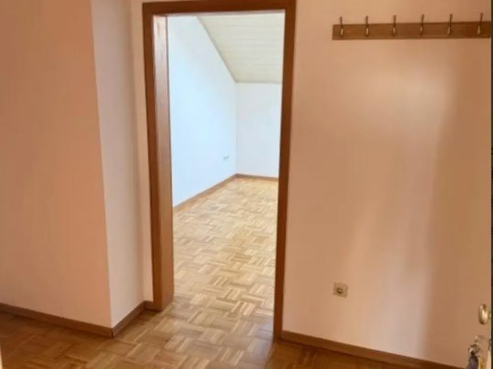 Helle 3-Zimmer-Dachgeschosswohnung in Vellmar, ruhige Lage & schöne Aussicht