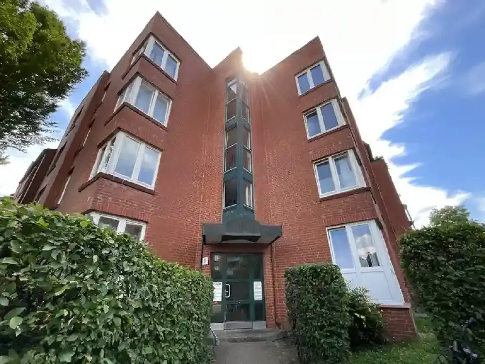 ONLY WITH WBS FOR 3 ROOMS: Spacious 3-room apartment with new fitted kitchen and balcony in a quiet location