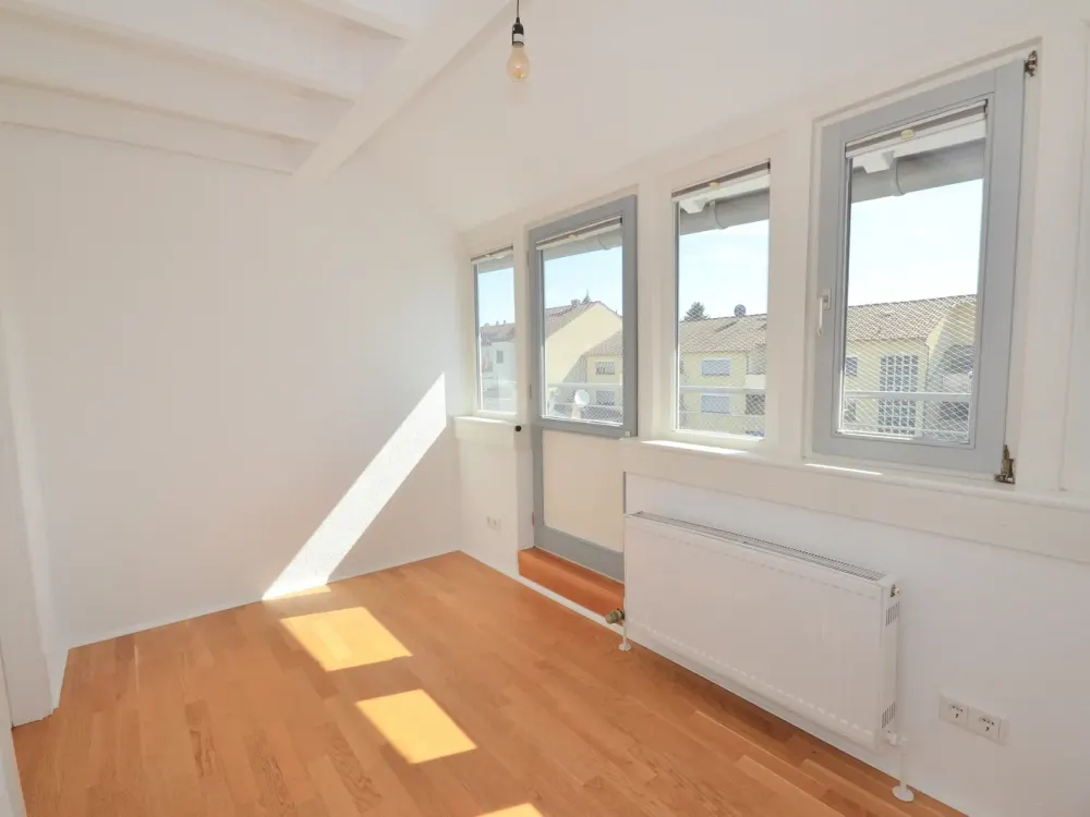 Erstbezug nach Sanierung - 2,5-Zimmer-Maisonettewohnung mit Kamin und großzügiger Dachterrasse