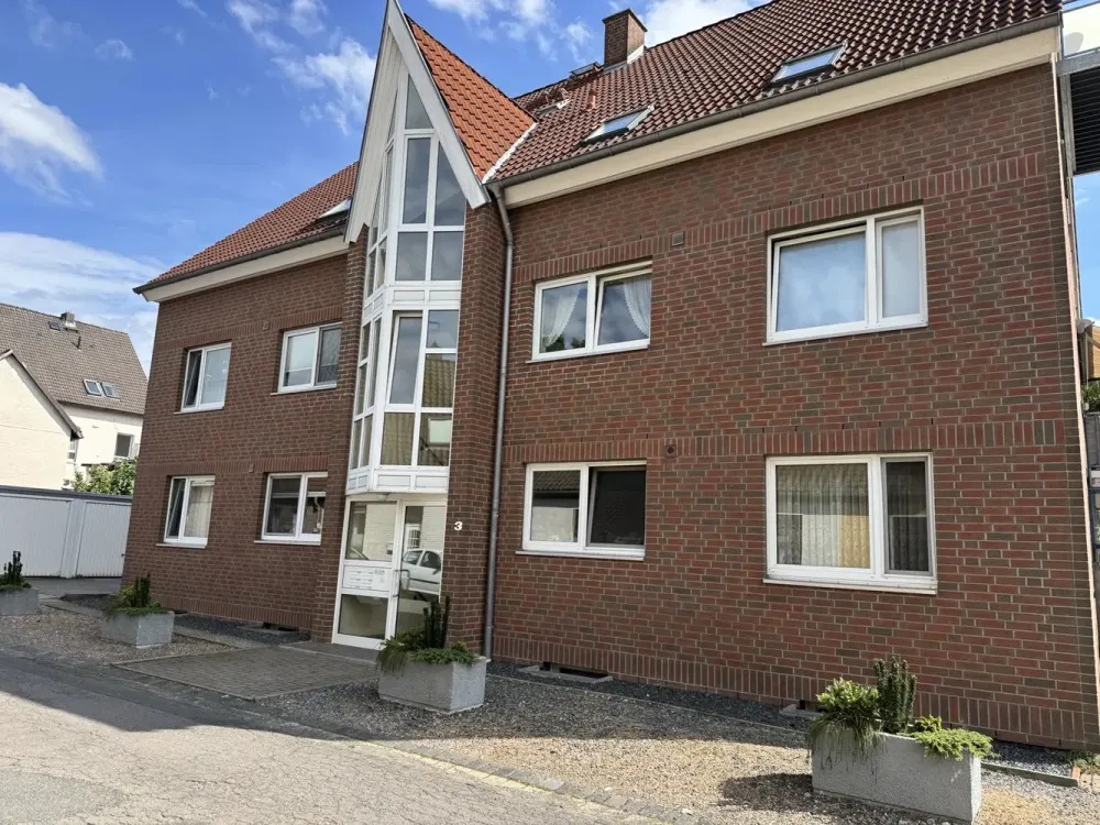 Living with Character: 3-Room Apartment with Balcony in Lehrte