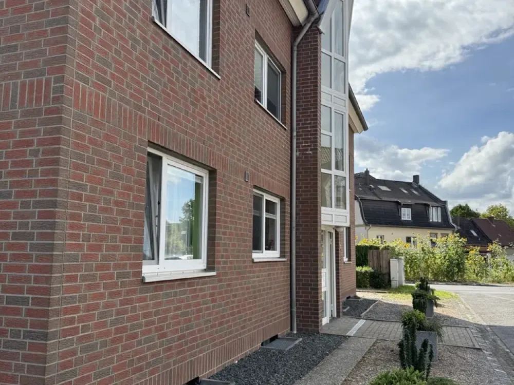 Living with Character: 3-Room Apartment with Balcony in Lehrte