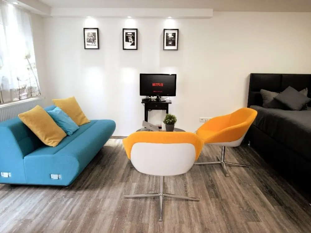Modernes, möbliertes Souterrain-Apartment mit großzügiger Sonnenterrasse