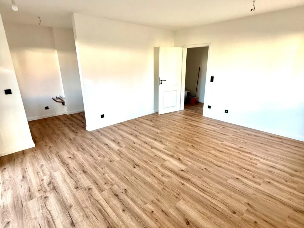 ERSTBEZUG - SANIERTE 2 RAUM WOHNUNG