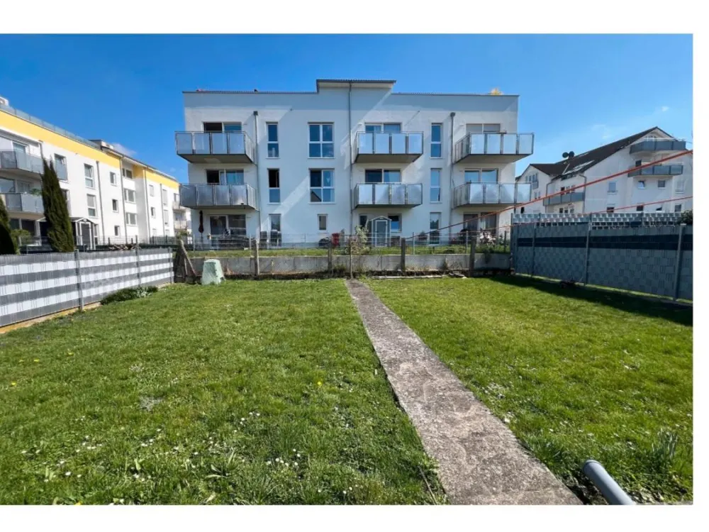 Helle 4 Zimmer Wohnung in Karlsdorf-Neuthard
